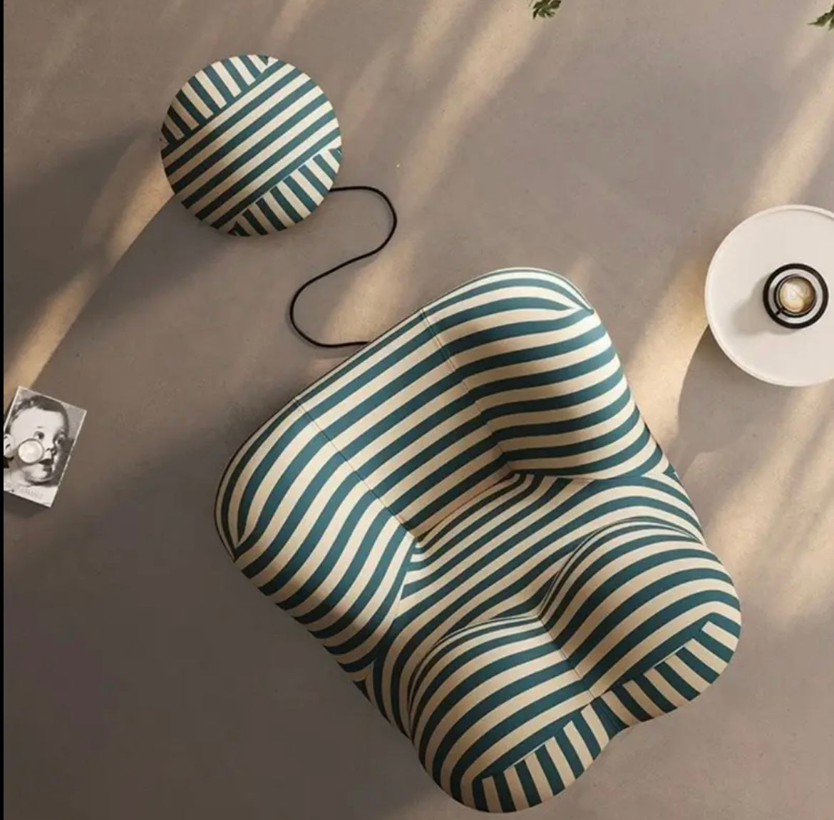 Modern Art: Sofa & chairs