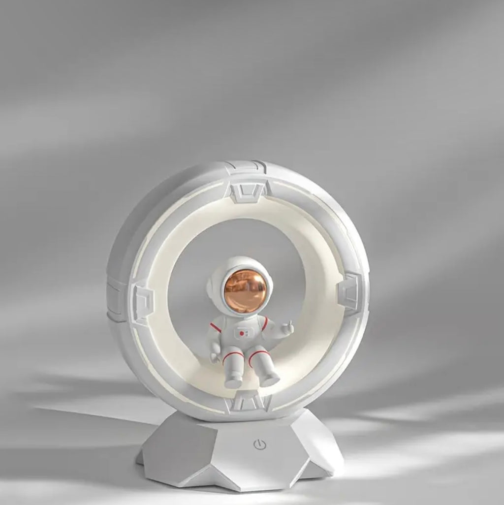 Astronaut lamp
