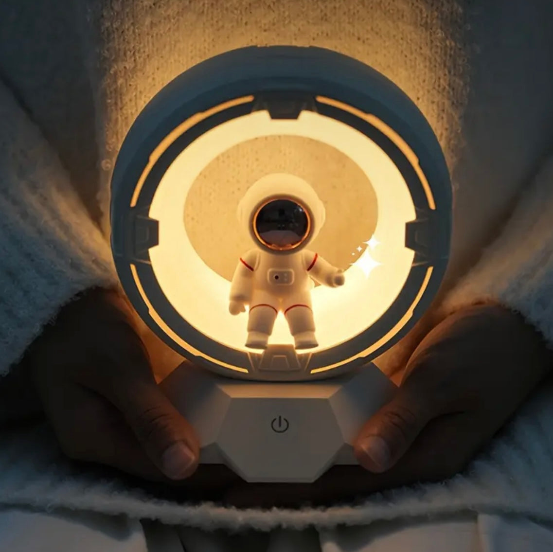 Astronaut lamp