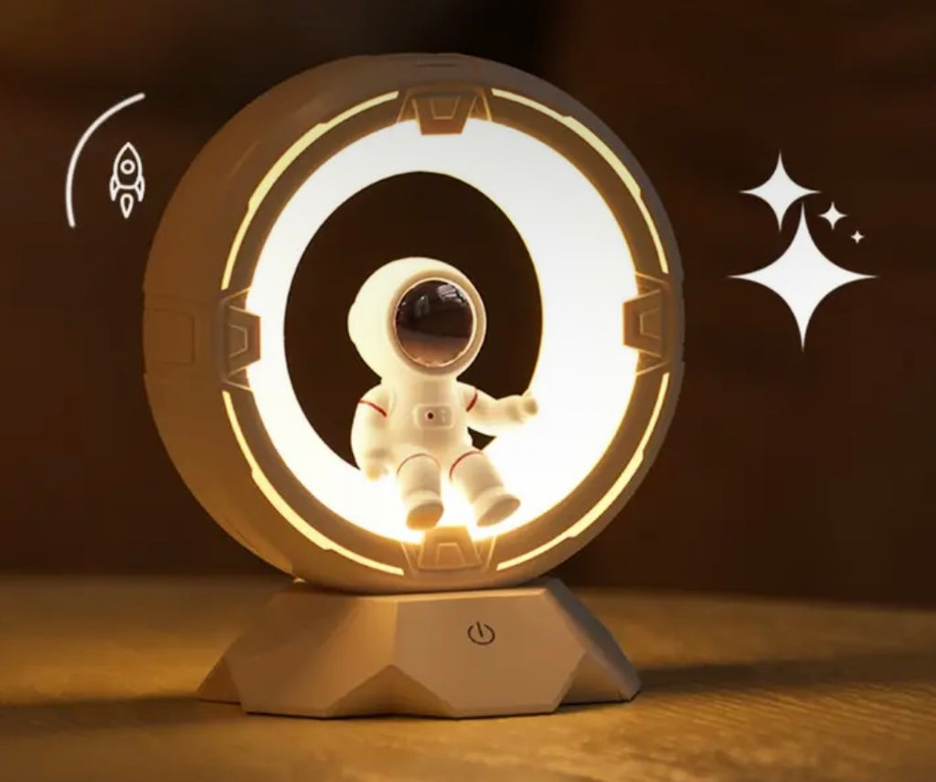 Astronaut lamp